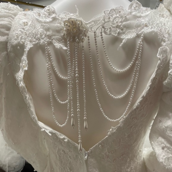 Vintage Pearl Wedding Gown - Picture 8 of 8